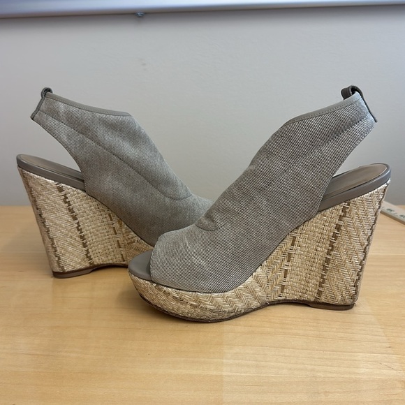 Stuart Weitzman Glover Wedge Sandals Size 7 - Picture 1 of 13